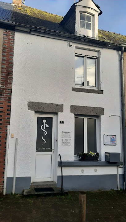 Me Renaudin; Me Petit Et Mr Grosse, Infirmière à Rives d'Andaine